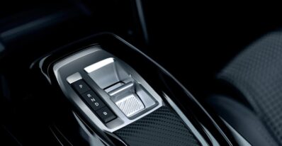 Peugeot 2008, 208 get new toggle gear selector